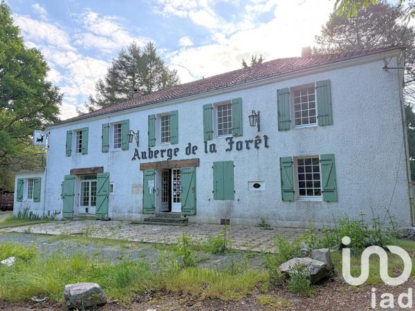 Maison 13 pièces de 390 m² à Mervent (85200)