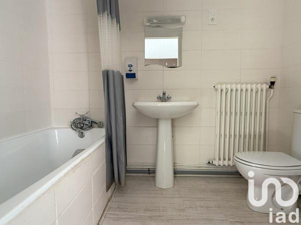 Maison 13 pièces de 390 m² à Mervent (85200)