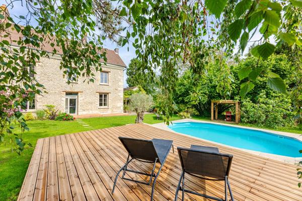 Propriété de caractère du XIXe siècle avec parc paysager et piscine