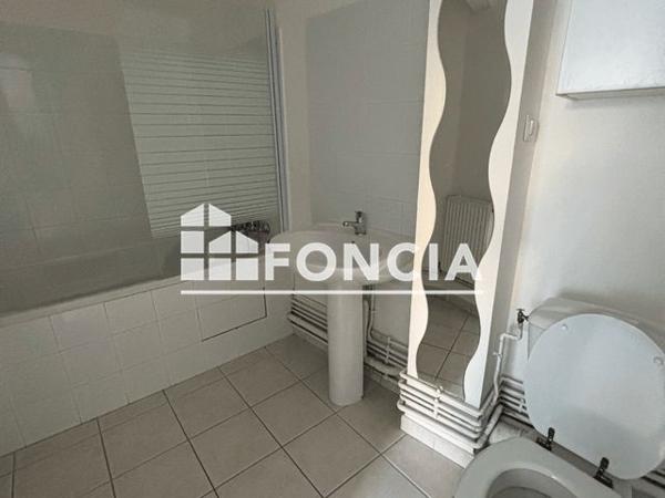 Location Studio 31.7 m² - 13 RUE PIERRE ET MARIE CURIE Saint Etienne 42000