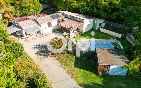 Maison à vendre    7 pièces •  Grospierres