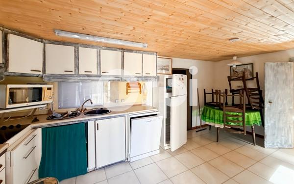 Maison à vendre    7 pièces •  Grospierres