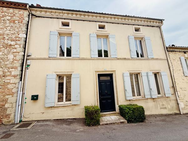 Maison de ville en pierre, piscine et vue imprenable , Penne d agenais
