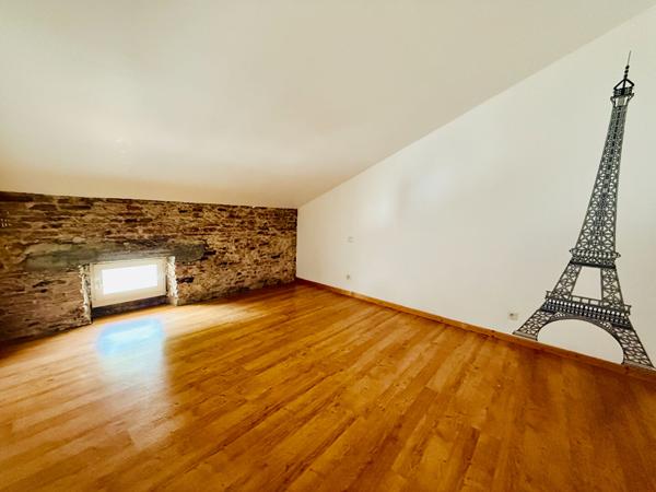 Maison de ville en pierre, piscine et vue imprenable , Penne d agenais