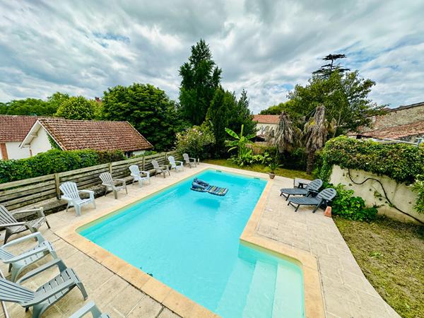 Maison de ville en pierre, piscine et vue imprenable , Penne d agenais
