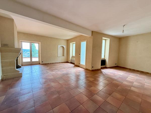 Maison de ville en pierre, piscine et vue imprenable , Penne d agenais