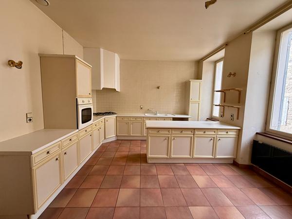 Maison de ville en pierre, piscine et vue imprenable , Penne d agenais