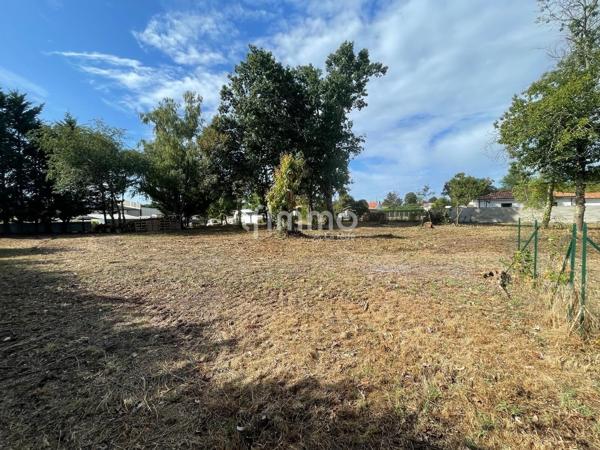 Terrain constructible 3000m² - 33140 Cadaujac