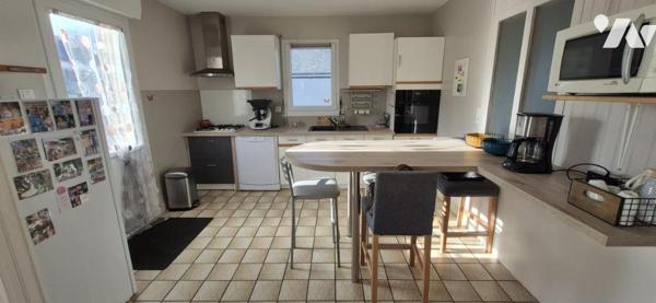 MAISON 4 CH - GARAGES - TERRAIN 2500 M2