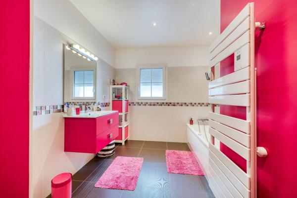 EXCLUSIVITÉ Villa contemporaine de plain-pied au coeur d'un charmant village à 15 minutes de Royan.