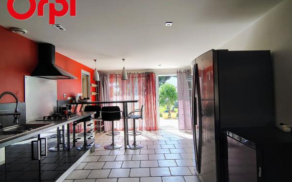 Maison à vendre    7 pièces •  Saint-Just-Luzac