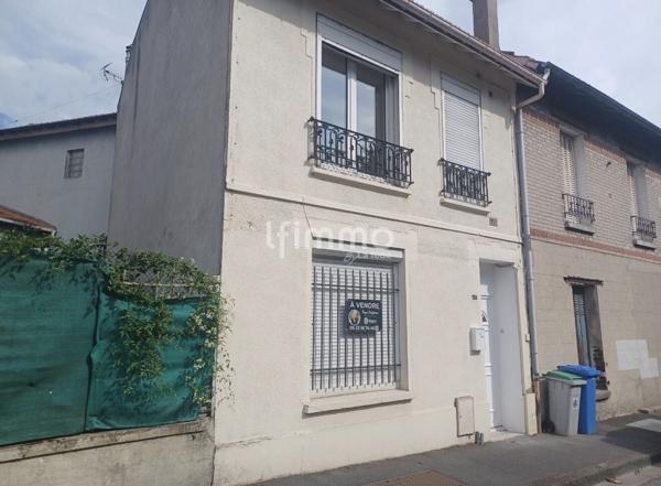 Maison de ville proche gare 60 m2+combles 20 m2 au sol accès escalier