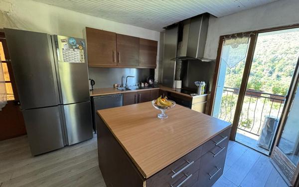 Maison à vendre    6 pièces •  Saint-Jean-de-Valériscle