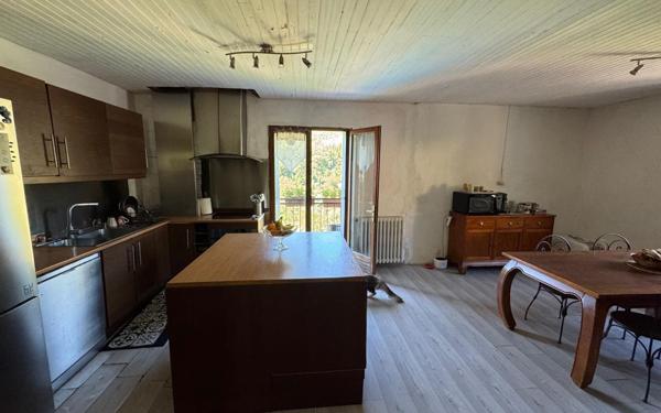 Maison à vendre    6 pièces •  Saint-Jean-de-Valériscle