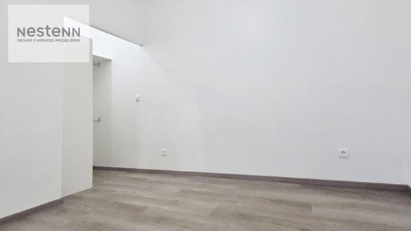 Investisseurs : Immeuble centre ville de Calais avec 6 appartements loués et 1 local commercial de 240 m2 à rénover + caves