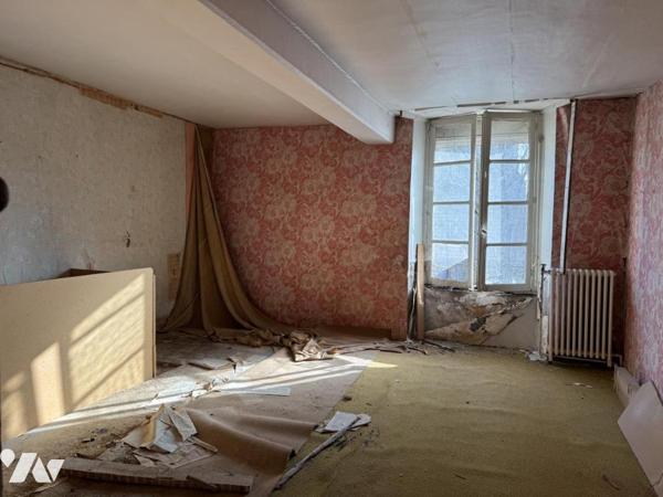 Immeuble à usage commercial et d’habitation à rénover 