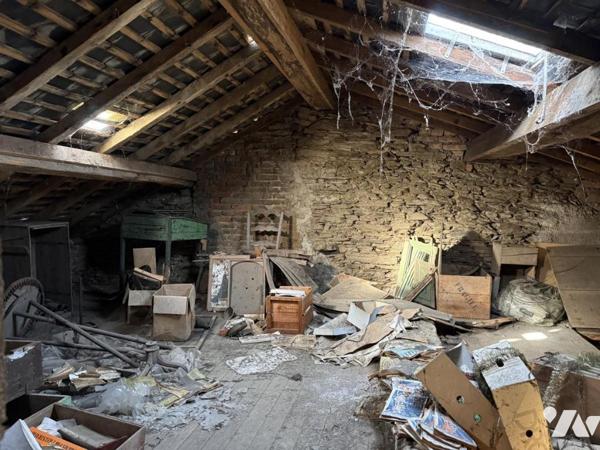 Immeuble à usage commercial et d’habitation à rénover 