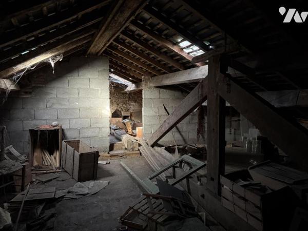 Immeuble à usage commercial et d’habitation à rénover 