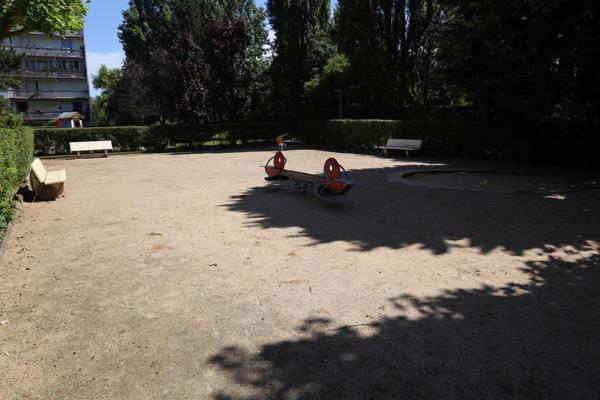 Beau 4 pièces de 82 m² dans résidence standing avec parc paysagé, tennis et piscine privative