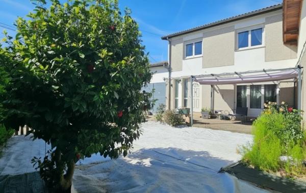 Vente Maison de ville Avec jardin et garage à rafraîchir Aiguillon   