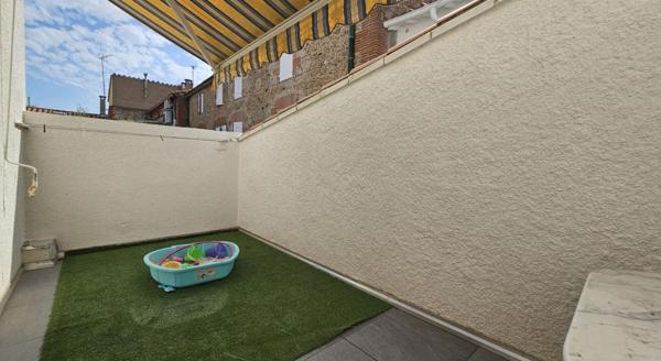 MAISON DE VILLE 3 FACES DE 70 M² AVEC  GRANDGARAGE ET TERRASSE