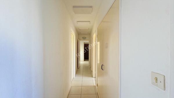 Spacieux 5 pièces traversant avec loggia et stationnement ? Quartier recherché