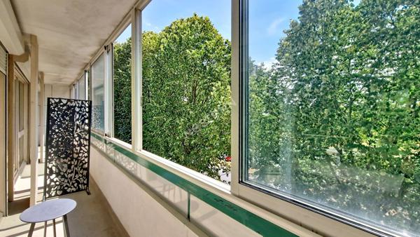 Spacieux 5 pièces traversant avec loggia et stationnement ? Quartier recherché