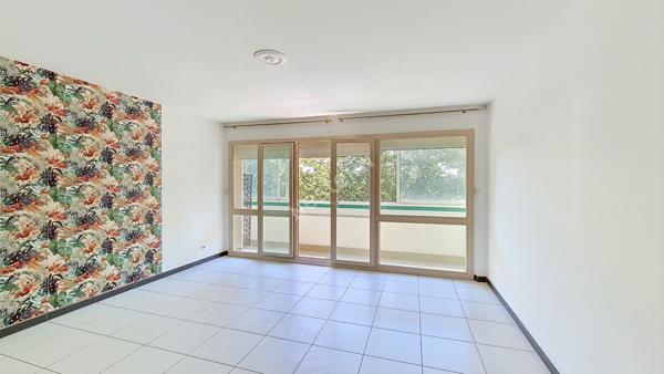 Spacieux 5 pièces traversant avec loggia et stationnement ? Quartier recherché