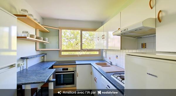 Spacieux 5 pièces traversant avec loggia et stationnement ? Quartier recherché