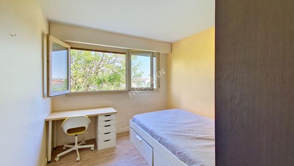 Spacieux 5 pièces traversant avec loggia et stationnement ? Quartier recherché
