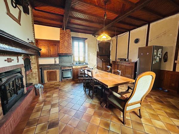 Maison de charme à vendre au coeur du village, 160 m² habitables sur terrain arboré de 2 500 m²