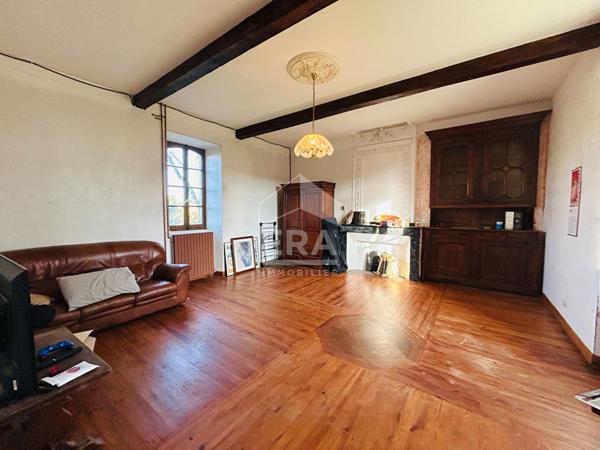 Maison de charme à vendre au coeur du village, 160 m² habitables sur terrain arboré de 2 500 m²