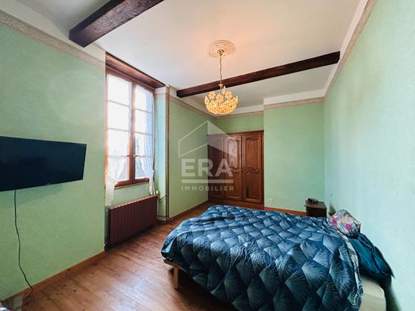 Maison de charme à vendre au coeur du village, 160 m² habitables sur terrain arboré de 2 500 m²