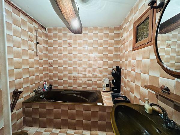 Maison de charme à vendre au coeur du village, 160 m² habitables sur terrain arboré de 2 500 m²