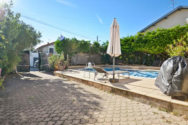 Maison Villeurbanne 6 pièce(s) 214 m2