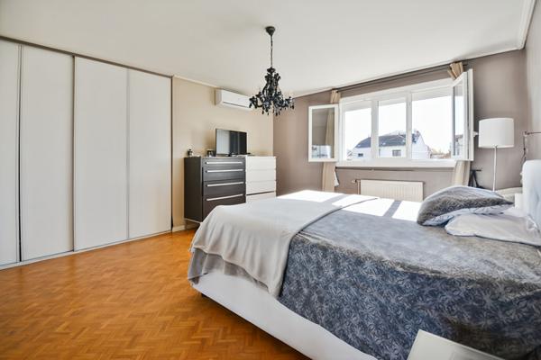 Maison Villeurbanne 6 pièce(s) 214 m2