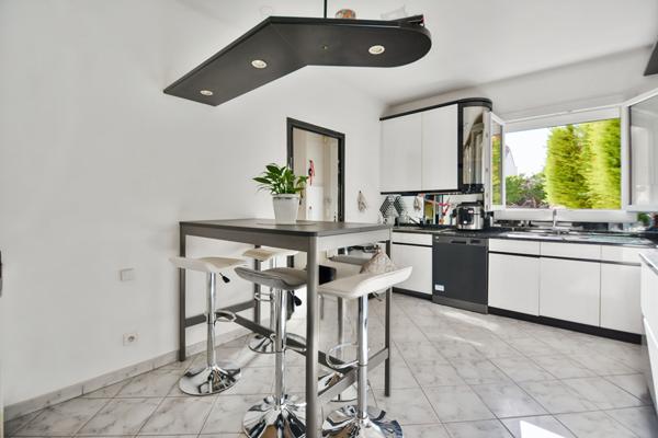 Maison Villeurbanne 6 pièce(s) 214 m2