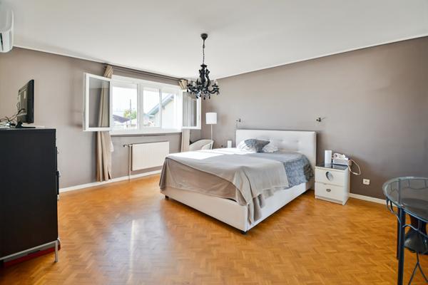 Maison Villeurbanne 6 pièce(s) 214 m2