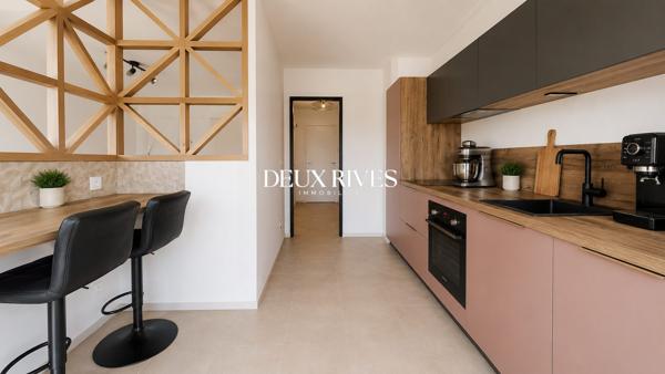 Duplex Familial 3 Chambres – Dernier Étage, Garage, Parc Paysagé et Toutes Commodités à Pied