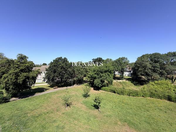 Duplex Familial 3 Chambres – Dernier Étage, Garage, Parc Paysagé et Toutes Commodités à Pied
