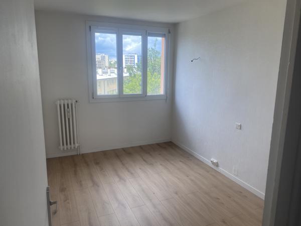 Appartement
         4 pièces
        - 78 m² Exclusivité 129 000 € *