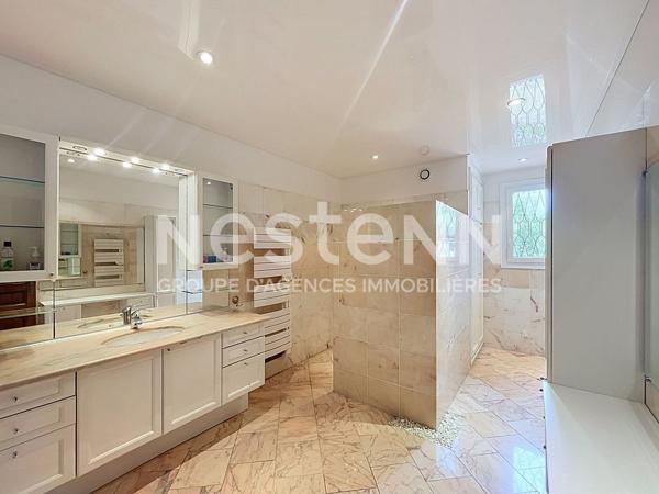 Villelongue De La Salanque - A VENDRE Villa Plain pied en 4 faces de 6 pièces avec jardin et garage