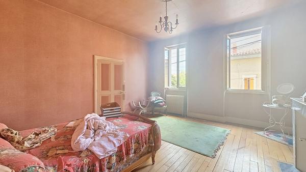 Maison de ville spacieuse à vendre à Cazères