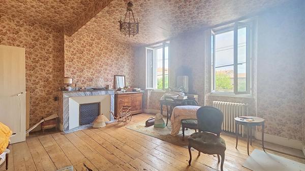 Maison de ville spacieuse à vendre à Cazères