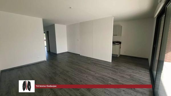 Appartement T3 avec terrasse, deux stationnements et local vélos