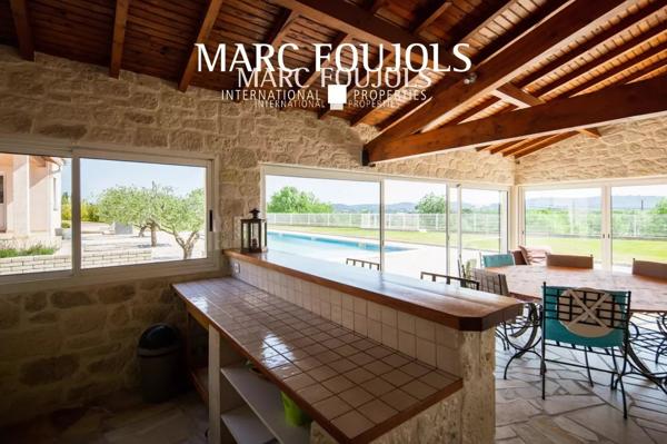 Proche Nîmes – Maison provençale avec jardin et piscine