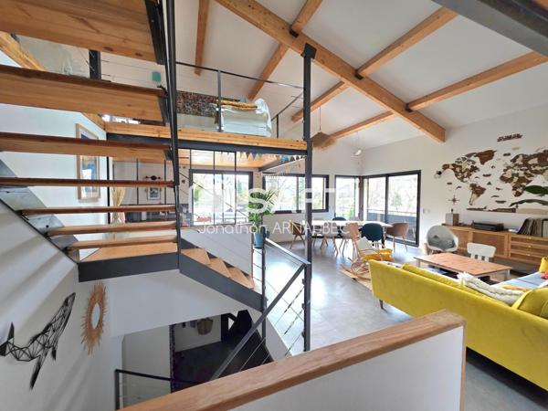 Villa familiale moderne avec jardin, terrasse 5000m2 de montagne