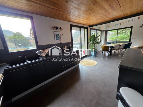 Villa familiale moderne avec jardin, terrasse 5000m2 de montagne