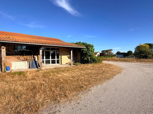 Local commercial Saint Medard En Jalles 153 m2