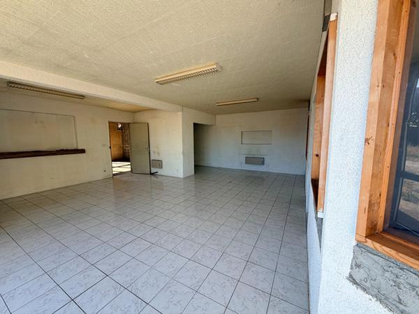 Local commercial Saint Medard En Jalles 153 m2